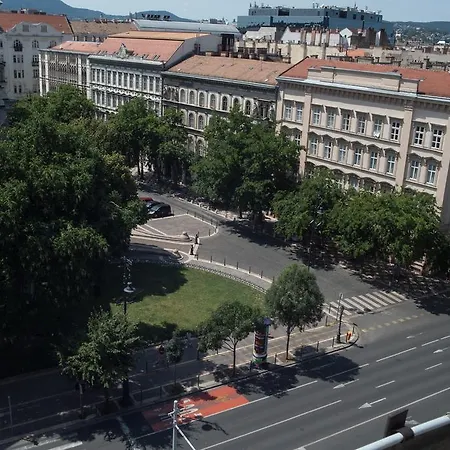 Helena With View On St. Stephan's Basilica