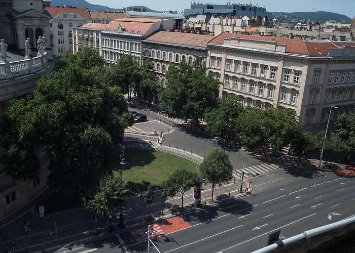 Helena With View On St. Stephan's Basilica